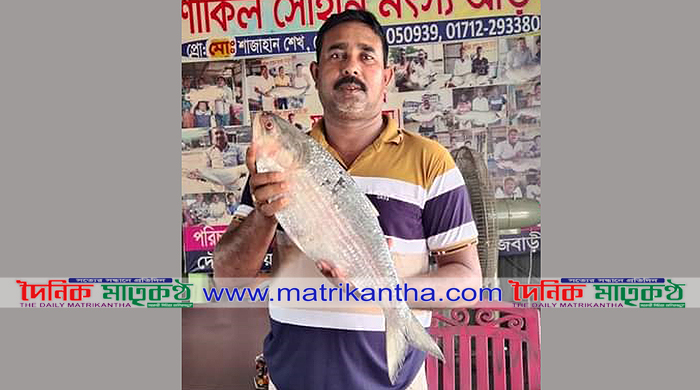 গোয়ালন্দে এক ইলিশ বিক্রি হলো দশ হাজার টাকায়